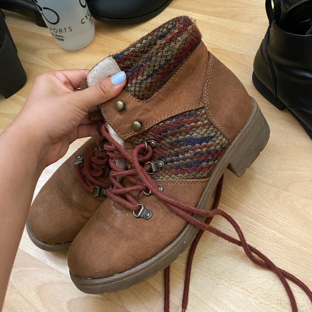 Mossimo hiking boots